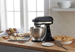 KitchenAid 4.3L Classic Tilt-Head Stand Mixer – Onyx Black | Powerful & Compact for Everyday Baking