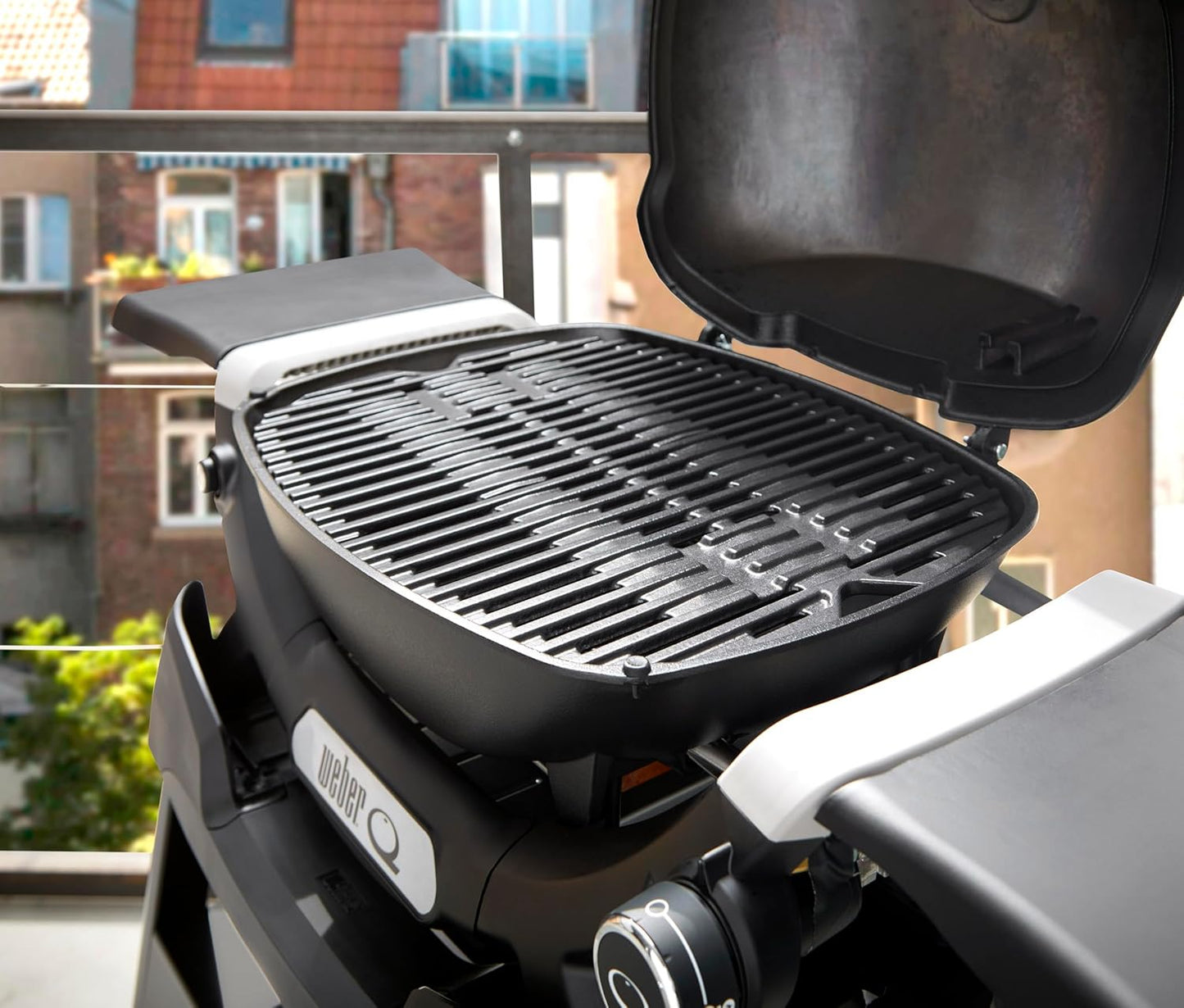 Weber Q 1200 Portable Gas Grill (Model 1501205) – Compact LPG BBQ Grill with Porcelain-Enameled Cast Iron Grates