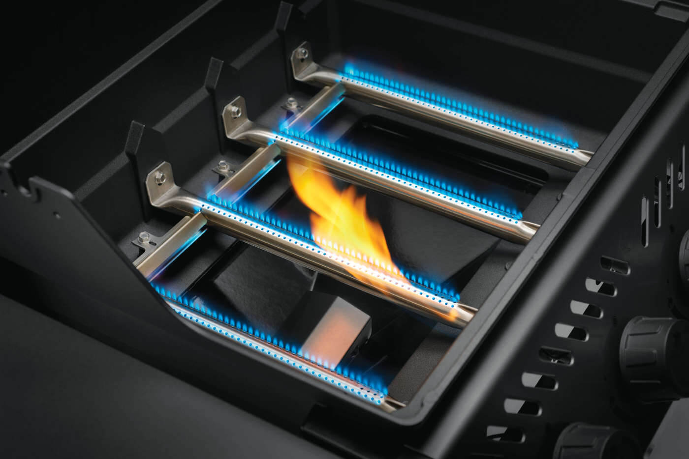 Napoleon Freestyle 425 - F425DSBPGT-ECP - Graphite, Porcelain Enamel & Stainless, 4 Burner, Range Side Burner, Cast Iron Cooking Grids